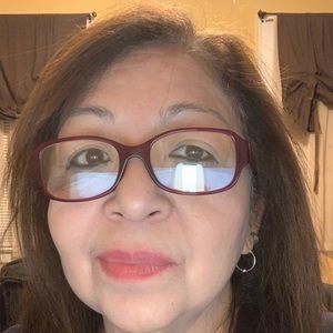 Meet your Posher, Loyda